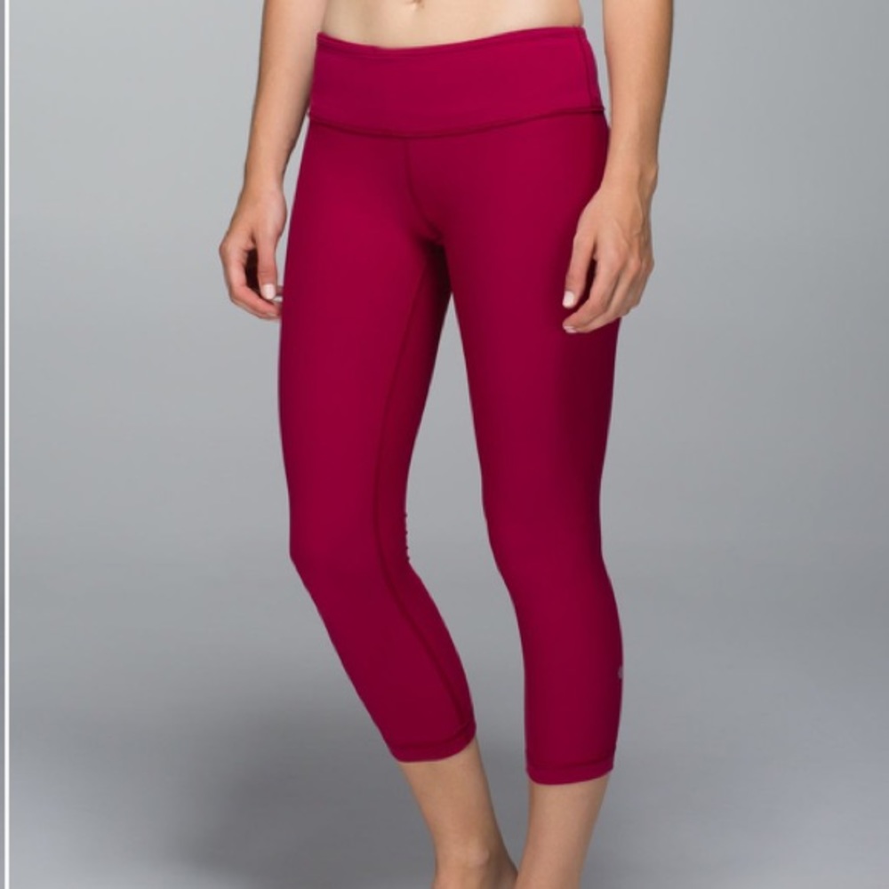 Lululemon Wunder Under Crop- Bumble berry red | 6